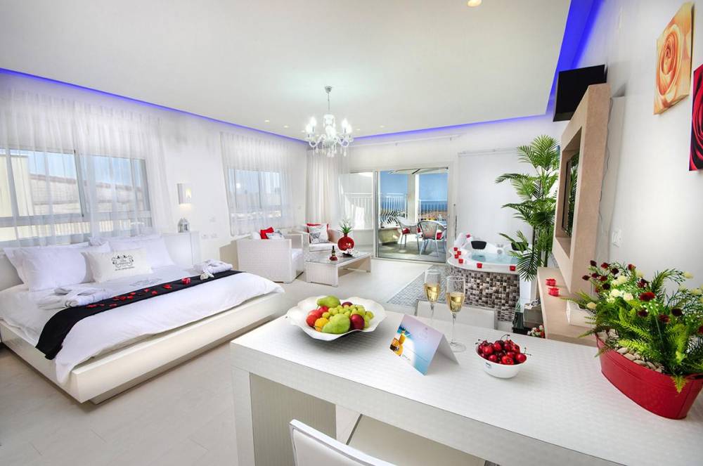 44635 סוויטות נוף, לה וילה בלנקה, וילה  בחד נס וילות - Vila 4 U