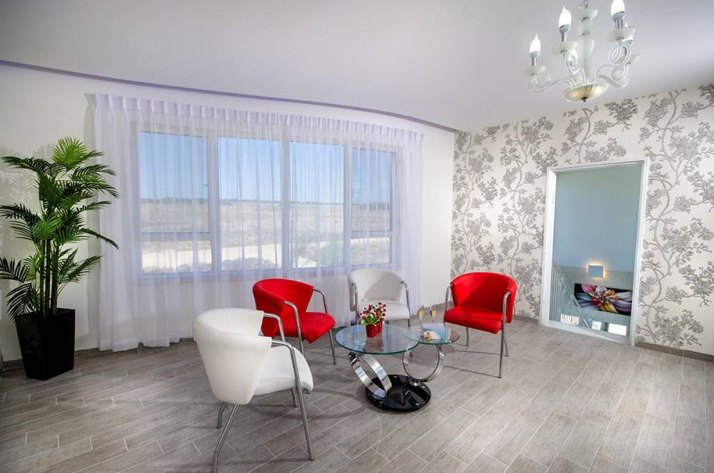 44644 סוויטות נוף, לה וילה בלנקה, וילה  בחד נס וילות - Vila 4 U