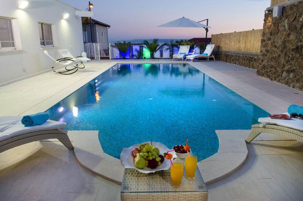 44646 סוויטות נוף, לה וילה בלנקה, וילה  בחד נס וילות - Vila 4 U