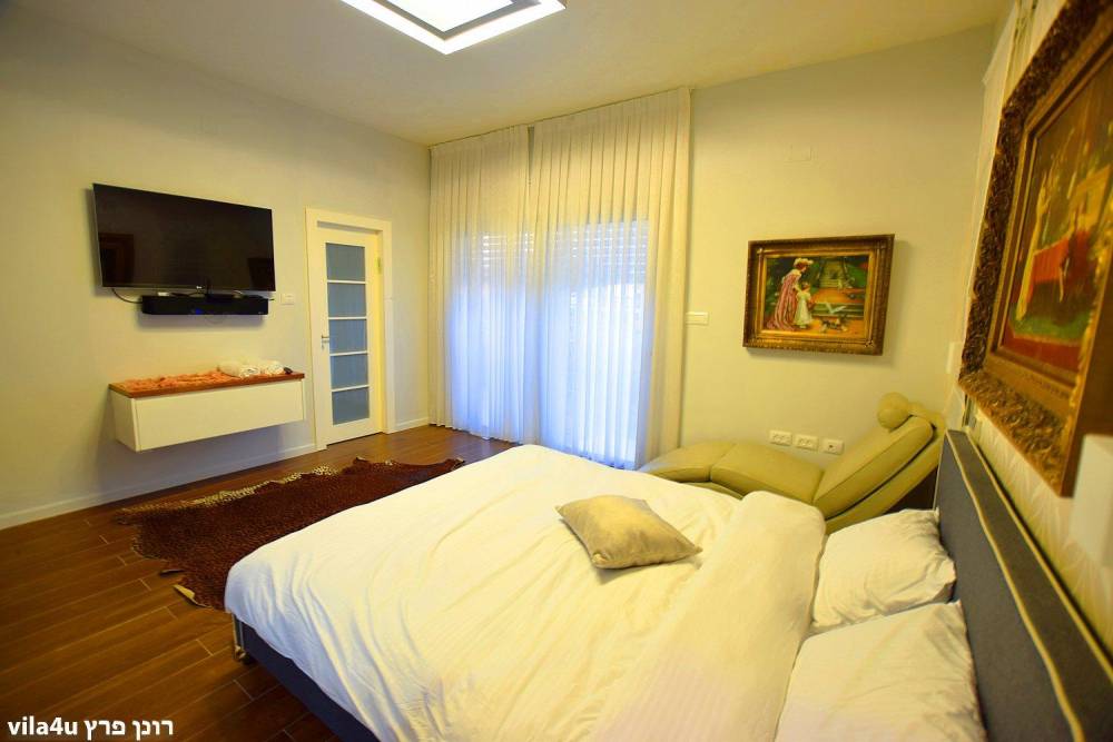 46075 חדרי שינה ורחצה, וילה אוריס, וילה  בנהריה וילות - Vila 4 U