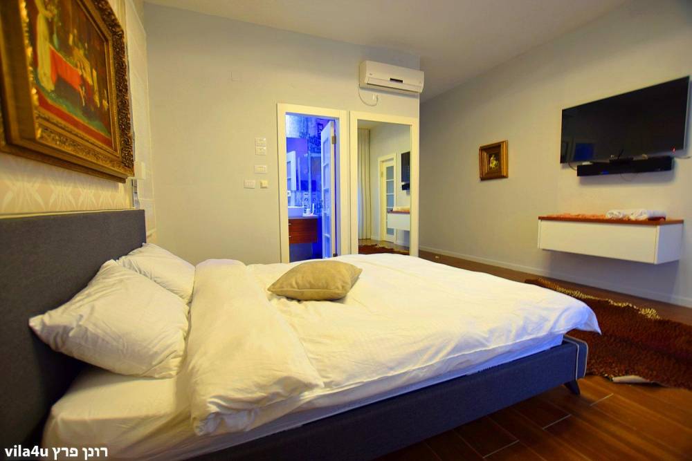 46076 חדרי שינה ורחצה, וילה אוריס, וילה  בנהריה וילות - Vila 4 U