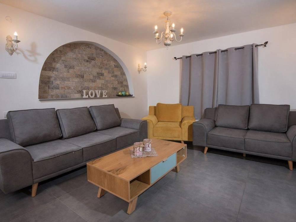 47999 המתחם הפנימי והחדרים, וילה גליו בגליל, וילה  בספסופה וילות - Vila 4 U