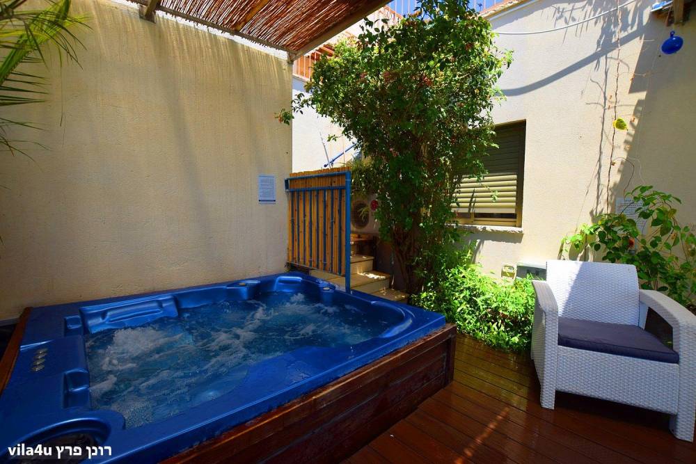 48550 החצר והבריכה, וילה כנרת שלי, וילה  במגדל וילות - Vila 4 U