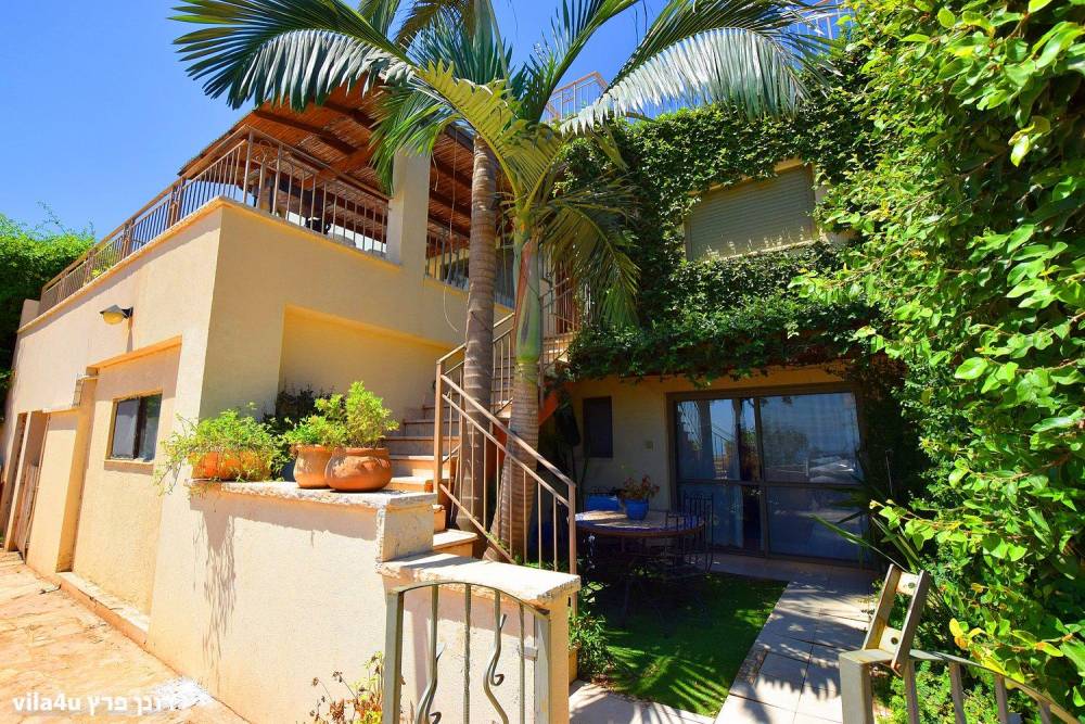 48552 החצר והבריכה, וילה כנרת שלי, וילה  במגדל וילות - Vila 4 U