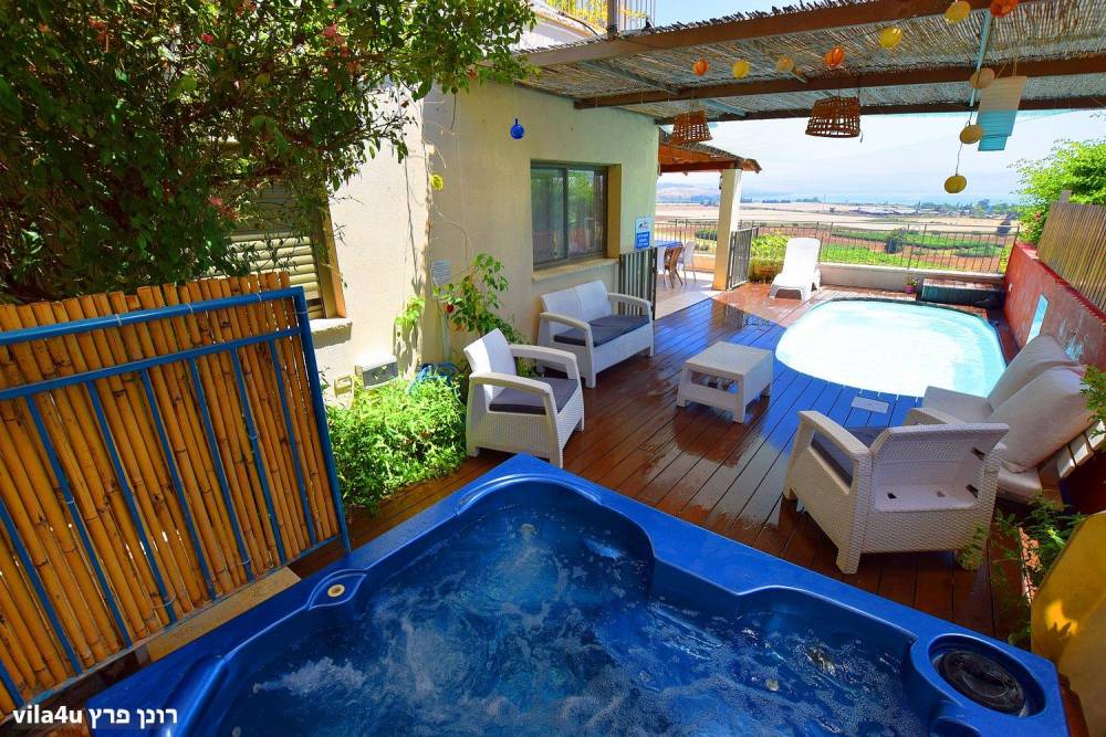 48553 החצר והבריכה, וילה כנרת שלי, וילה  במגדל וילות - Vila 4 U