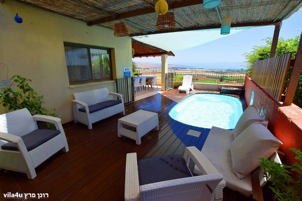 48555 החצר והבריכה, וילה כנרת שלי, וילה  במגדל וילות - Vila 4 U