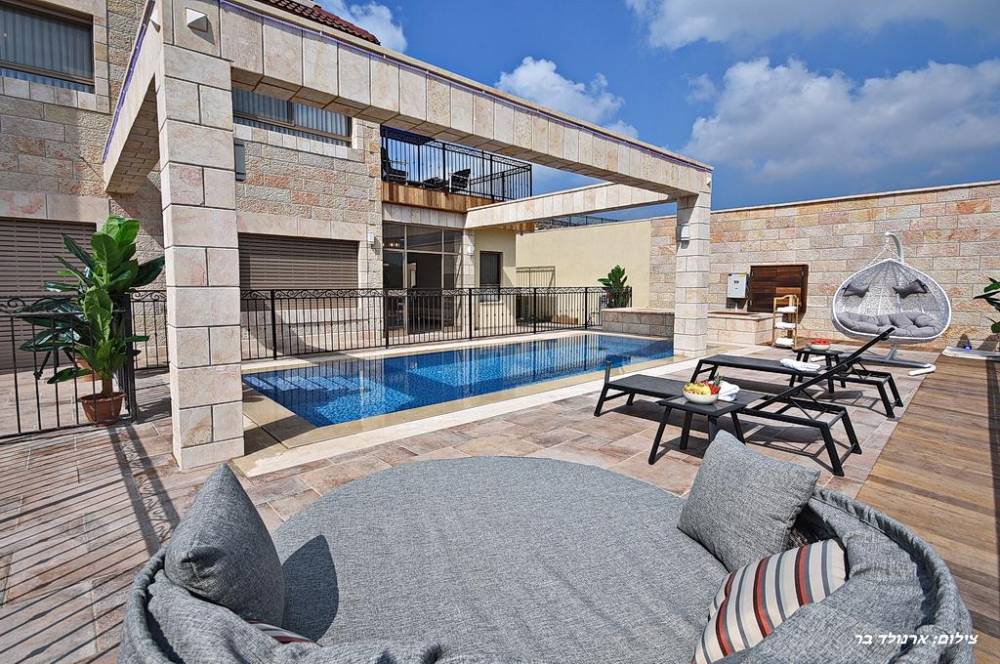 50282 המתחם החיצוני, האחוזה הירושלמית בגליל, וילה  במנות וילות - Vila 4 U