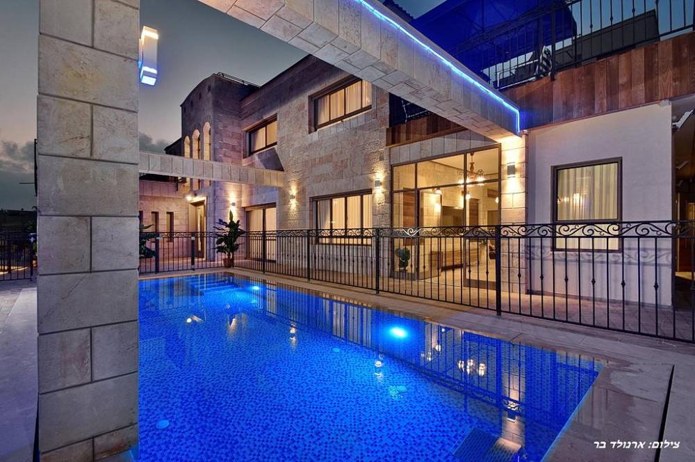 50285 המתחם החיצוני, האחוזה הירושלמית בגליל, וילה  במנות וילות - Vila 4 U