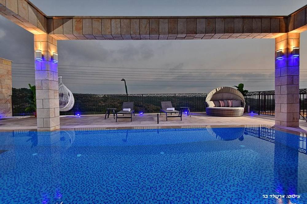 50288 המתחם החיצוני, האחוזה הירושלמית בגליל, וילה  במנות וילות - Vila 4 U