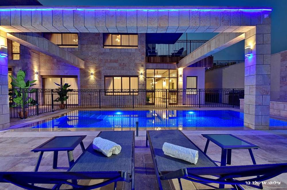 50289 המתחם החיצוני, האחוזה הירושלמית בגליל, וילה  במנות וילות - Vila 4 U