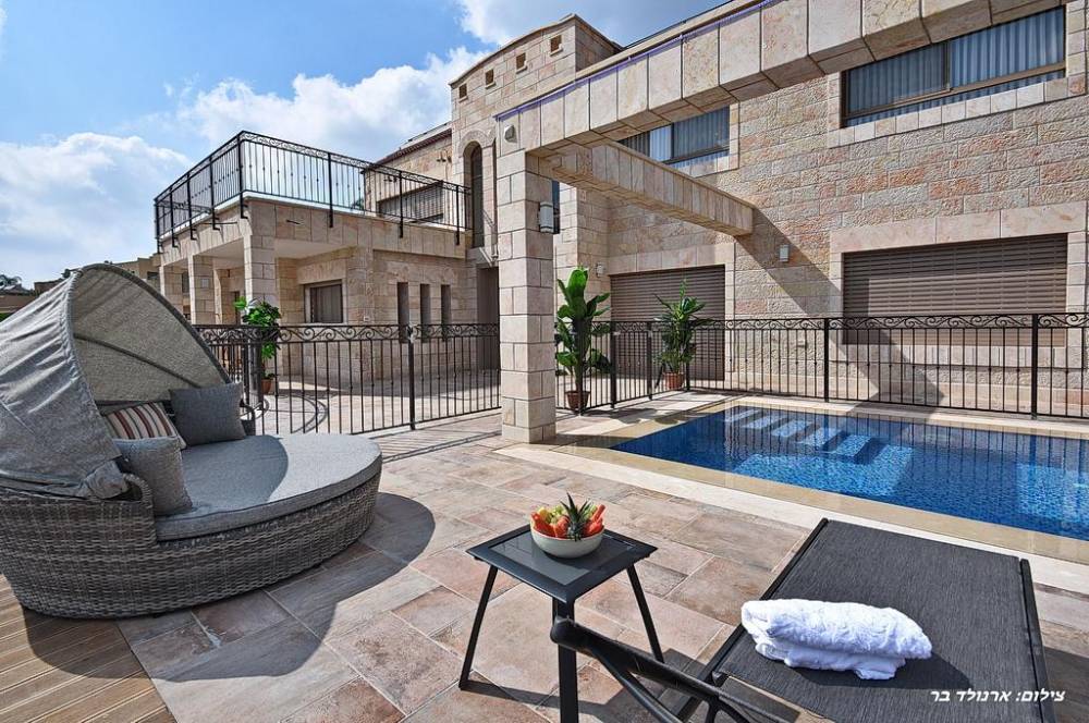 50301 המתחם החיצוני, האחוזה הירושלמית בגליל, וילה  במנות וילות - Vila 4 U