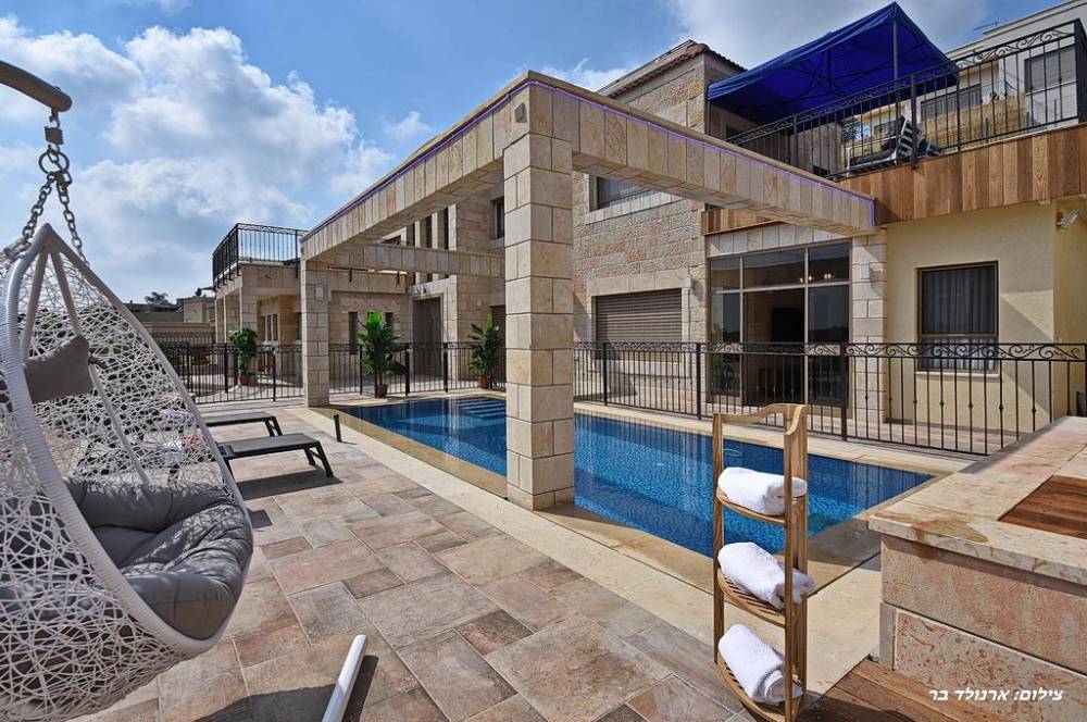 50304 המתחם החיצוני, האחוזה הירושלמית בגליל, וילה  במנות וילות - Vila 4 U