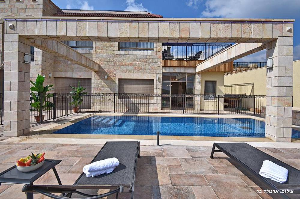 50307 המתחם החיצוני, האחוזה הירושלמית בגליל, וילה  במנות וילות - Vila 4 U