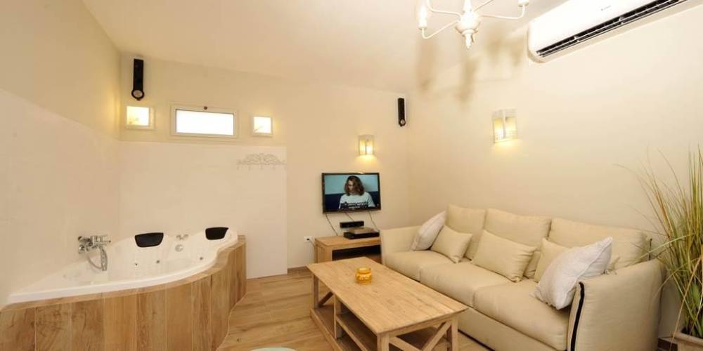 50555 הצימרים, לוז בכנרת, וילה  ביבנאל וילות - Vila 4 U