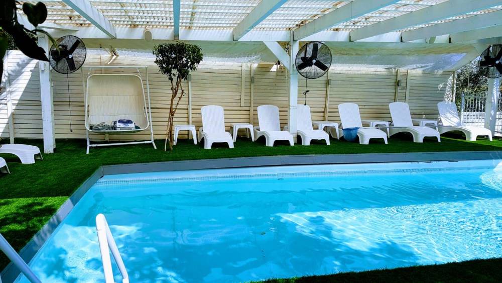 50657 חצר ובריכה, לוז בכנרת, וילה  ביבנאל וילות - Vila 4 U