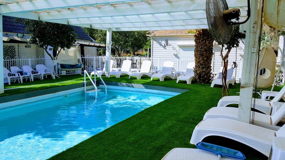 50658 חצר ובריכה, לוז בכנרת, וילה  ביבנאל וילות - Vila 4 U