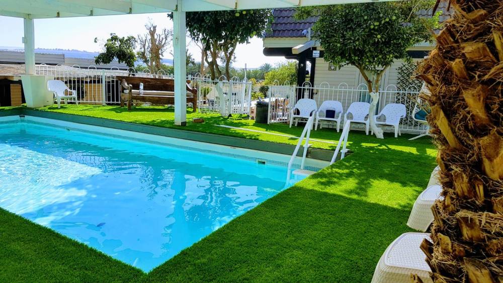 50664 חצר ובריכה, לוז בכנרת, וילה  ביבנאל וילות - Vila 4 U