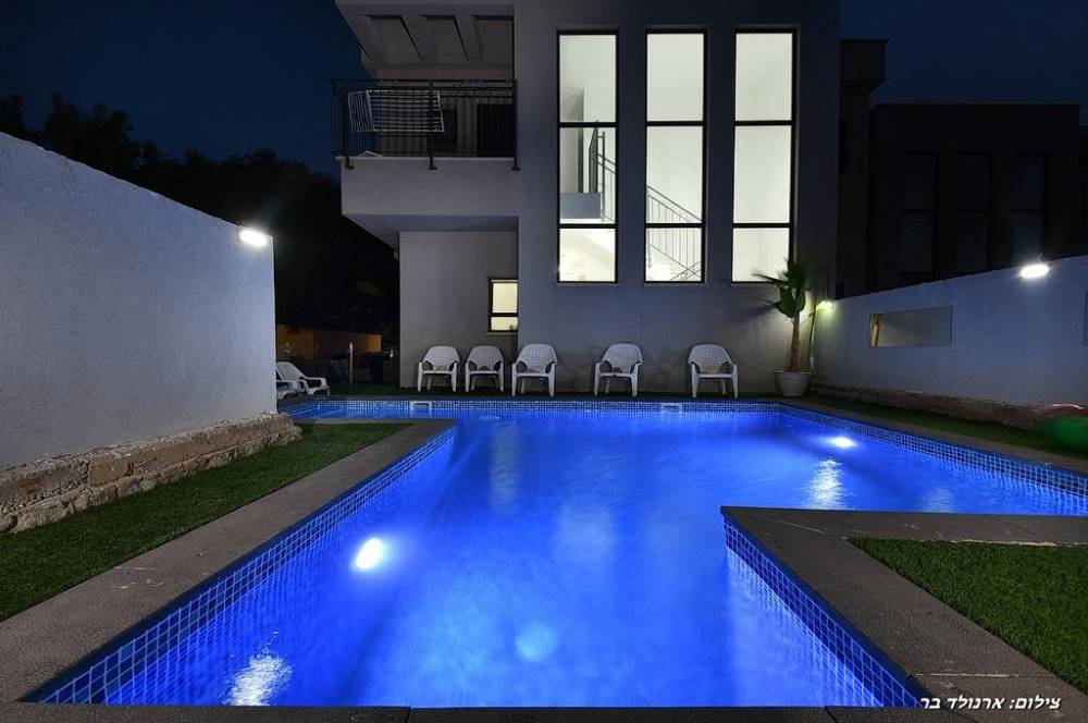 52121 המקום של רפאל, המקום של רפאל, וילה  במגדל וילות - Vila 4 U