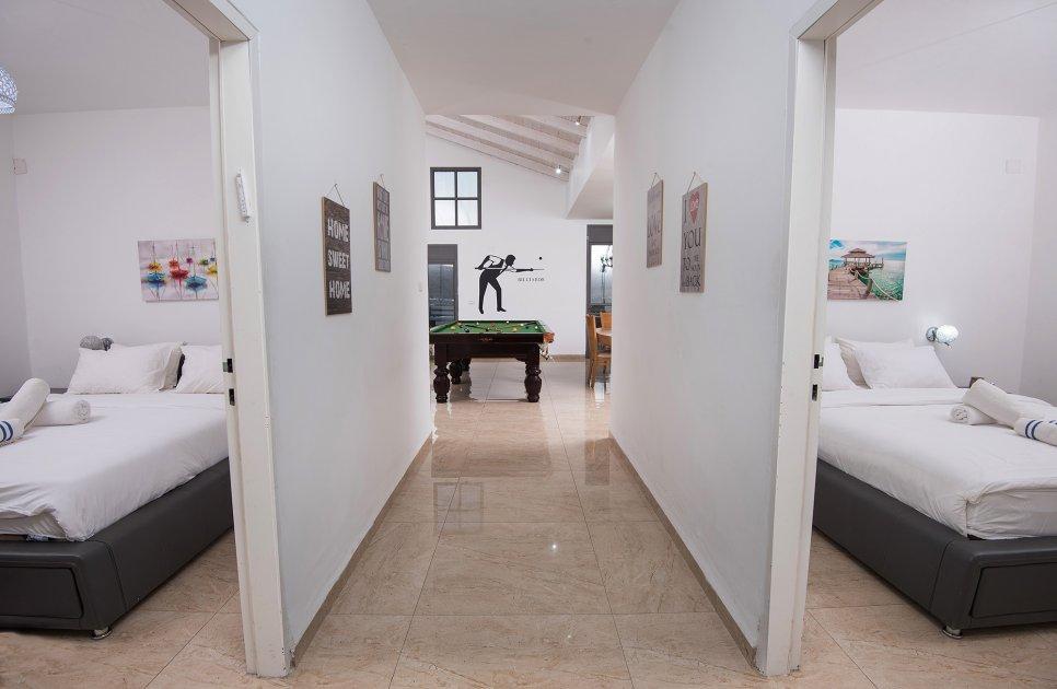 52483 פנים הוילה והחדרים, אחוזת אגם בוטיק, וילה  בשומרה וילות - Vila 4 U