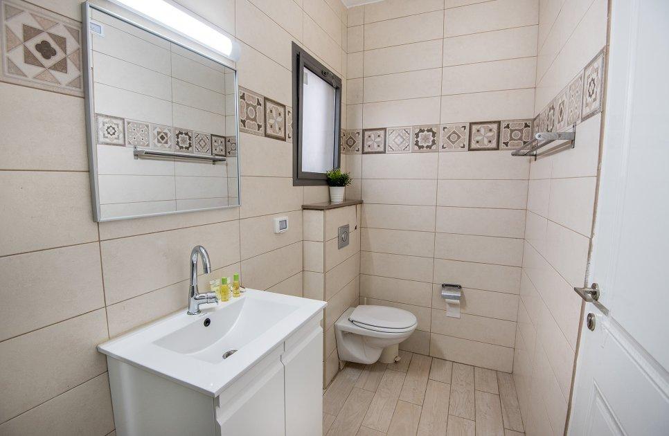 52484 פנים הוילה והחדרים, אחוזת אגם בוטיק, וילה  בשומרה וילות - Vila 4 U