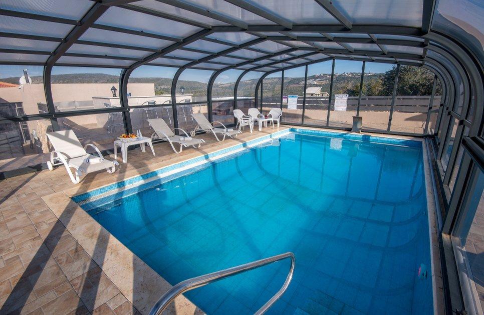 52486 המתחם החיצוני, אחוזת אגם בוטיק, וילה  בשומרה וילות - Vila 4 U