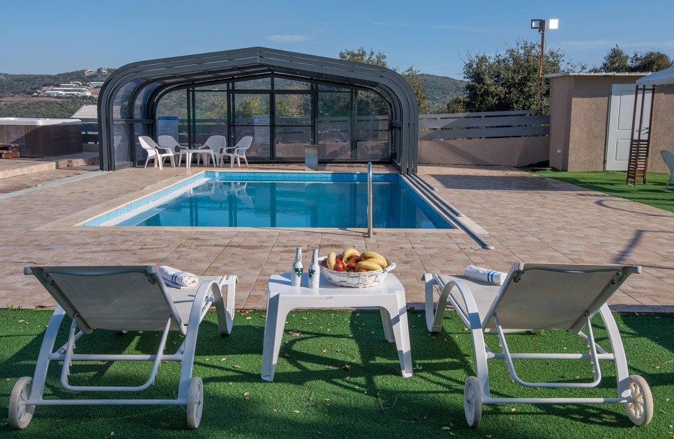 52488 המתחם החיצוני, אחוזת אגם בוטיק, וילה  בשומרה וילות - Vila 4 U