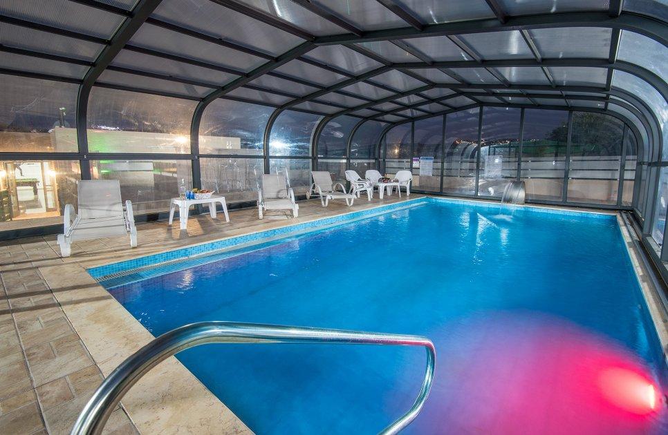 52496 המתחם החיצוני, אחוזת אגם בוטיק, וילה  בשומרה וילות - Vila 4 U