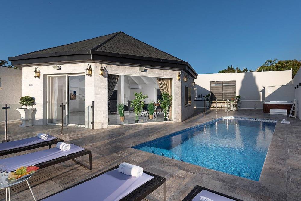 מילגרוס בוטיק החצר והבריכה וילה מילגרוס בוטיק, וילה מילגרוס בוטיק, וילה  בעין יעקב וילות - Vila 4 U