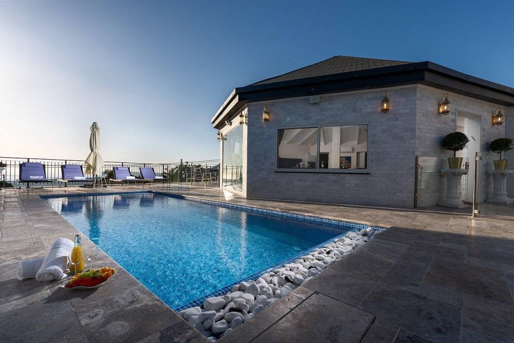 בריכה צופה לנוף וילה מילגרוס בוטיק, וילה מילגרוס בוטיק, וילה  בעין יעקב וילות - Vila 4 U