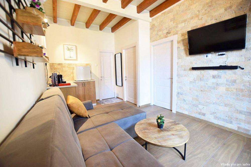 65242 פנים היחידות, אחוזת ראש ההר, וילה  בירכא וילות - Vila 4 U