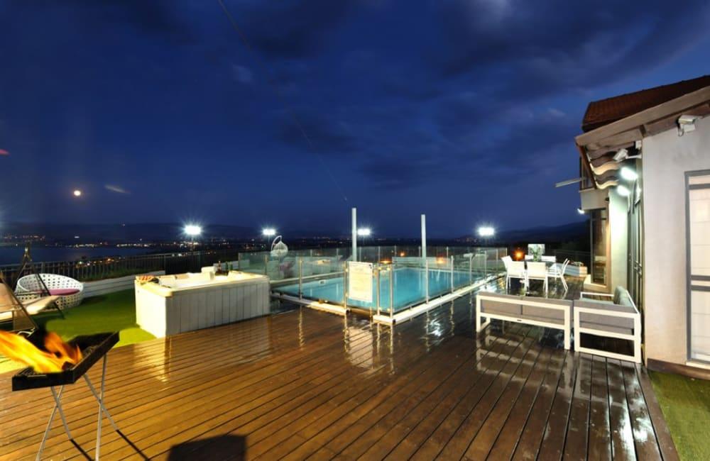 67100 מתחם חיצוני, רומי האוס, וילה  במושבה כנרת וילות - Vila 4 U