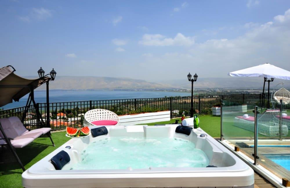 67103 מתחם חיצוני, רומי האוס, וילה  במושבה כנרת וילות - Vila 4 U