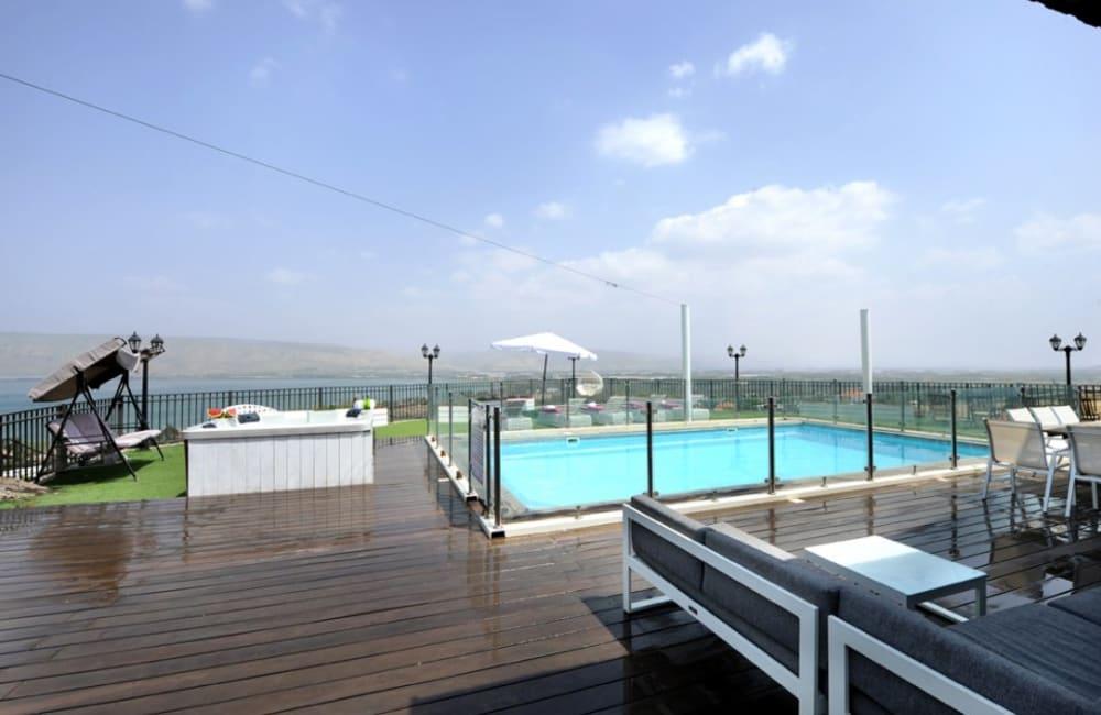 67105 מתחם חיצוני, רומי האוס, וילה  במושבה כנרת וילות - Vila 4 U