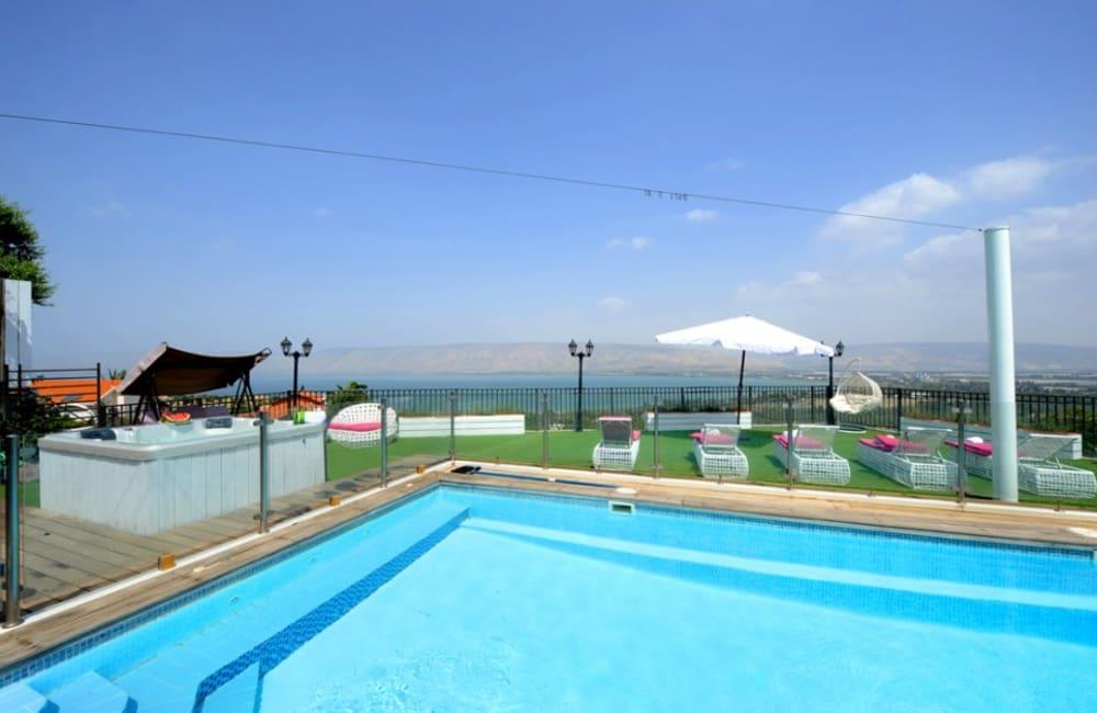 67106 מתחם חיצוני, רומי האוס, וילה  במושבה כנרת וילות - Vila 4 U