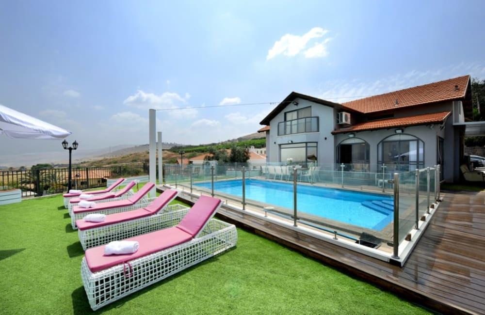 67112 מתחם חיצוני, רומי האוס, וילה  במושבה כנרת וילות - Vila 4 U