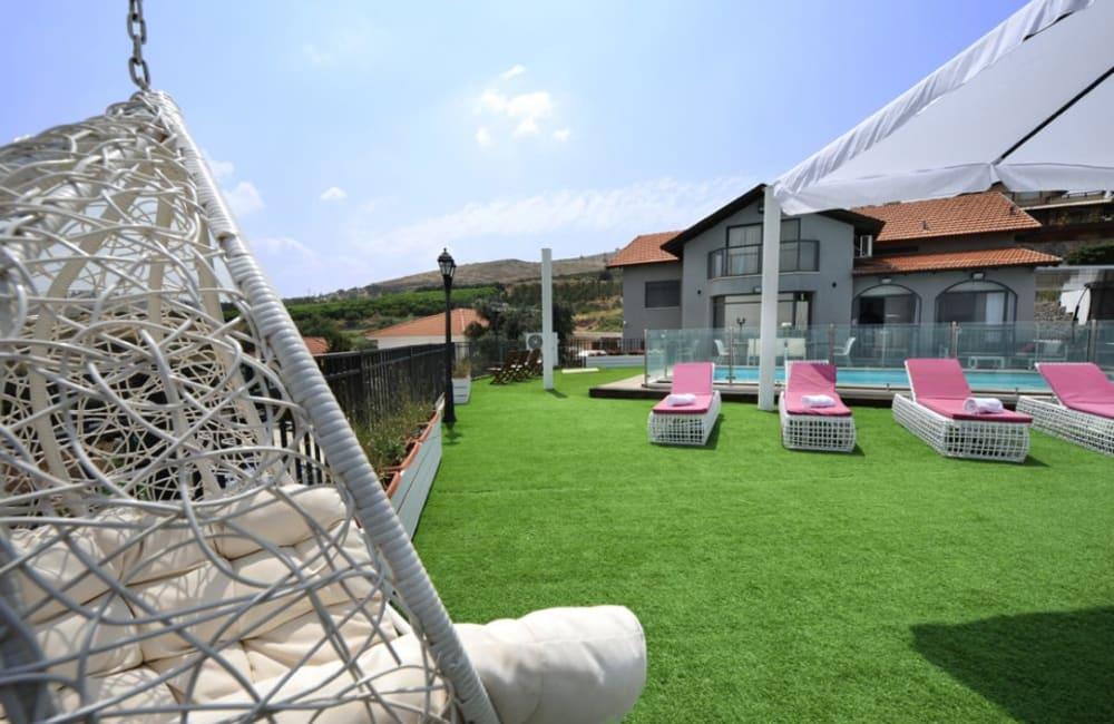 67115 מתחם חיצוני, רומי האוס, וילה  במושבה כנרת וילות - Vila 4 U