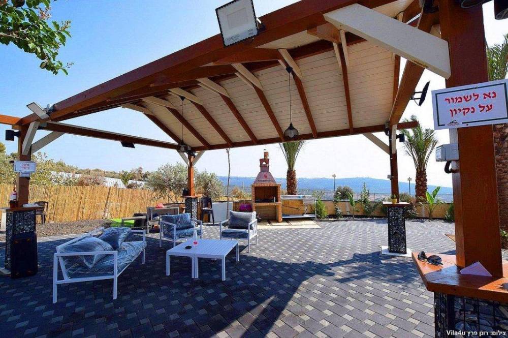 70730 המתחם החיצוני, אחוזת ראש ההר, וילה  בירכא וילות - Vila 4 U