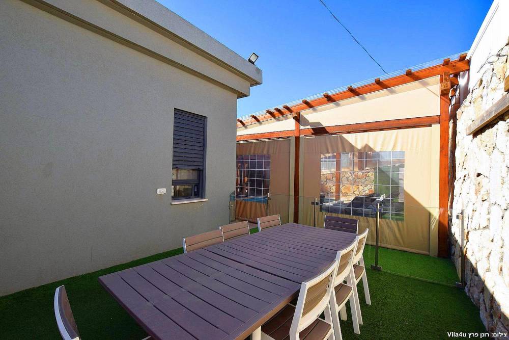 חצר כללי, וילה גספר, וילה  בפקיעין החדשה וילות - Vila 4 U