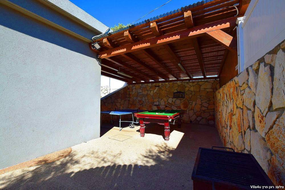חצר כללי, וילה גספר, וילה  בפקיעין החדשה וילות - Vila 4 U