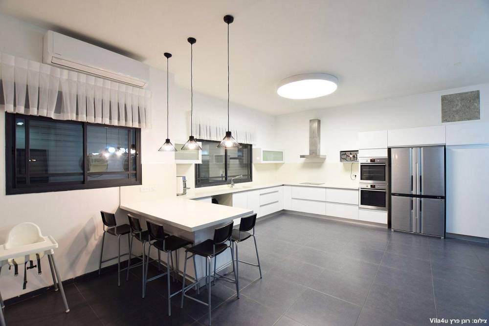 פינת אוכל פנים הוילה והחדרים, וילה גספר, וילה  בפקיעין החדשה וילות - Vila 4 U