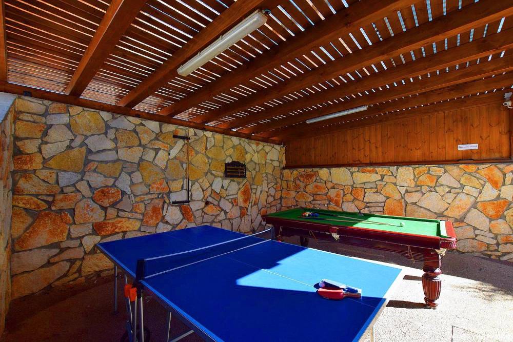 חצר המתחם החיצוני, וילה גספר, וילה  בפקיעין החדשה וילות - Vila 4 U