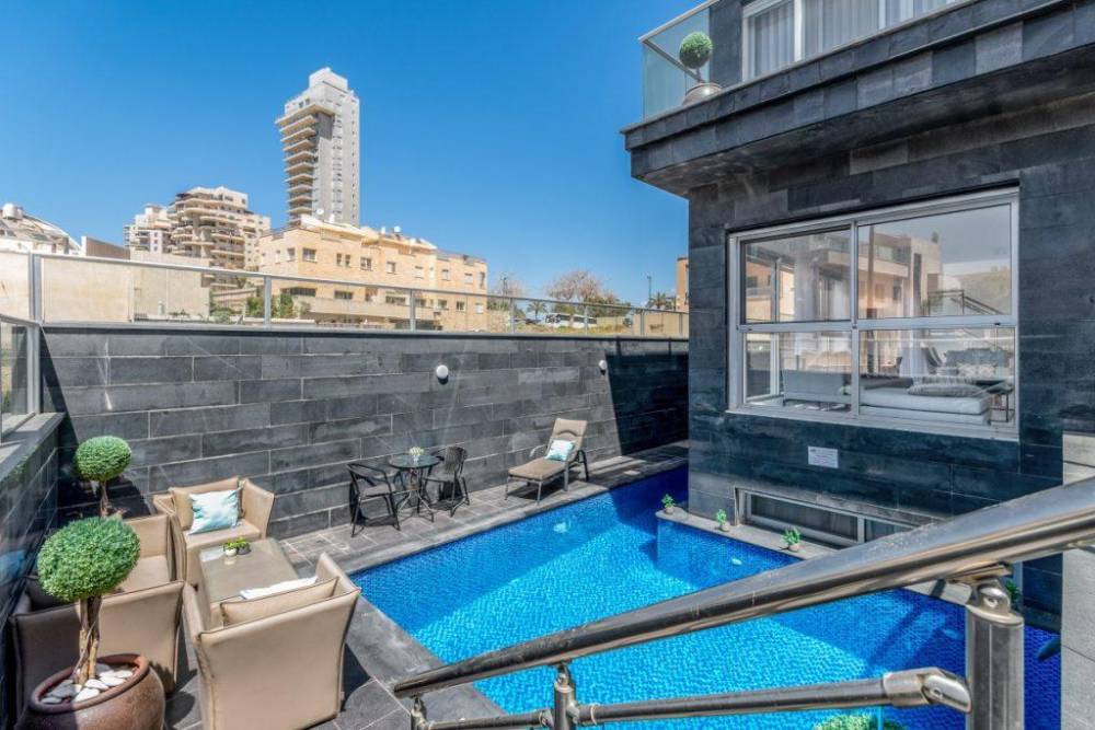 73009 מתחם הבריכה והמרפסת, וילה קסם התהילה, וילה  בנתניה וילות - Vila 4 U