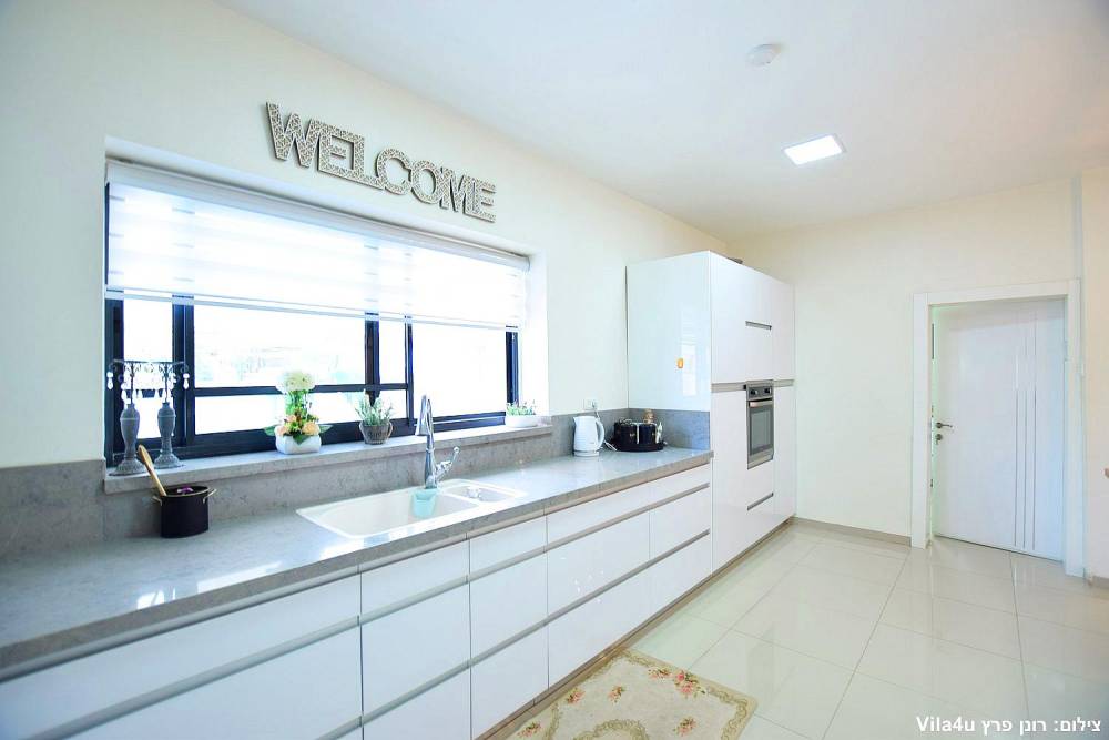 73453 פנים הוילה, אחוזת ליזט, וילה  בחוסן וילות - Vila 4 U