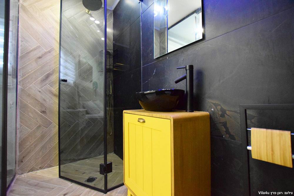 73467 פנים הוילה, אחוזת ליזט, וילה  בחוסן וילות - Vila 4 U