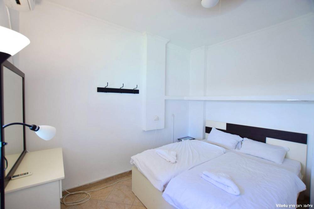 75234 פנים הוילה, שיר לכנרת, וילה  ביבנאל וילות - Vila 4 U