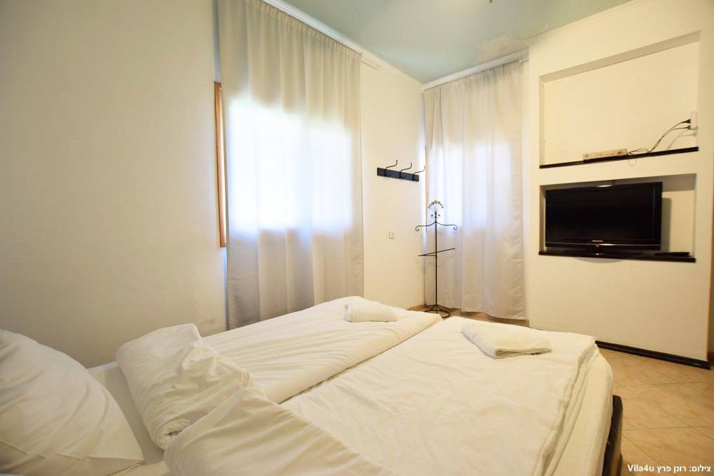 75244 פנים הוילה, שיר לכנרת, וילה  ביבנאל וילות - Vila 4 U