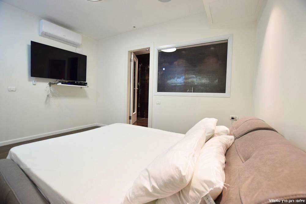 76098 חדר השינה במתחם, לופט אקליפס, וילה  בבית שמש וילות - Vila 4 U