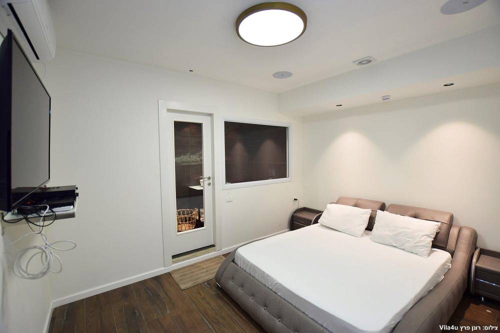 76101 חדר השינה במתחם, לופט אקליפס, וילה  בבית שמש וילות - Vila 4 U