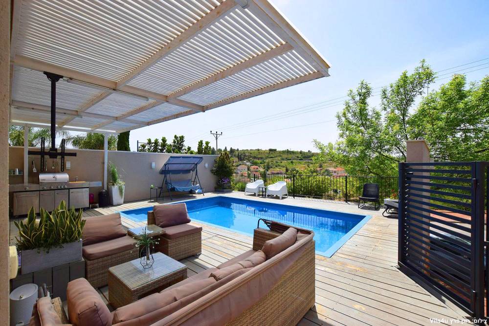 76530 גלריה כללית, המרפסת, וילה  במודיעין וילות - Vila 4 U