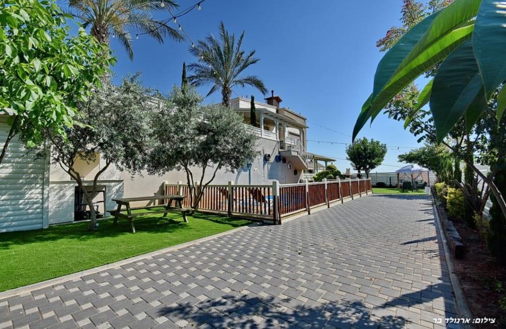 76855 מתחם חיצוני, וילה מול השקיעה, וילה  בירכא וילות - Vila 4 U